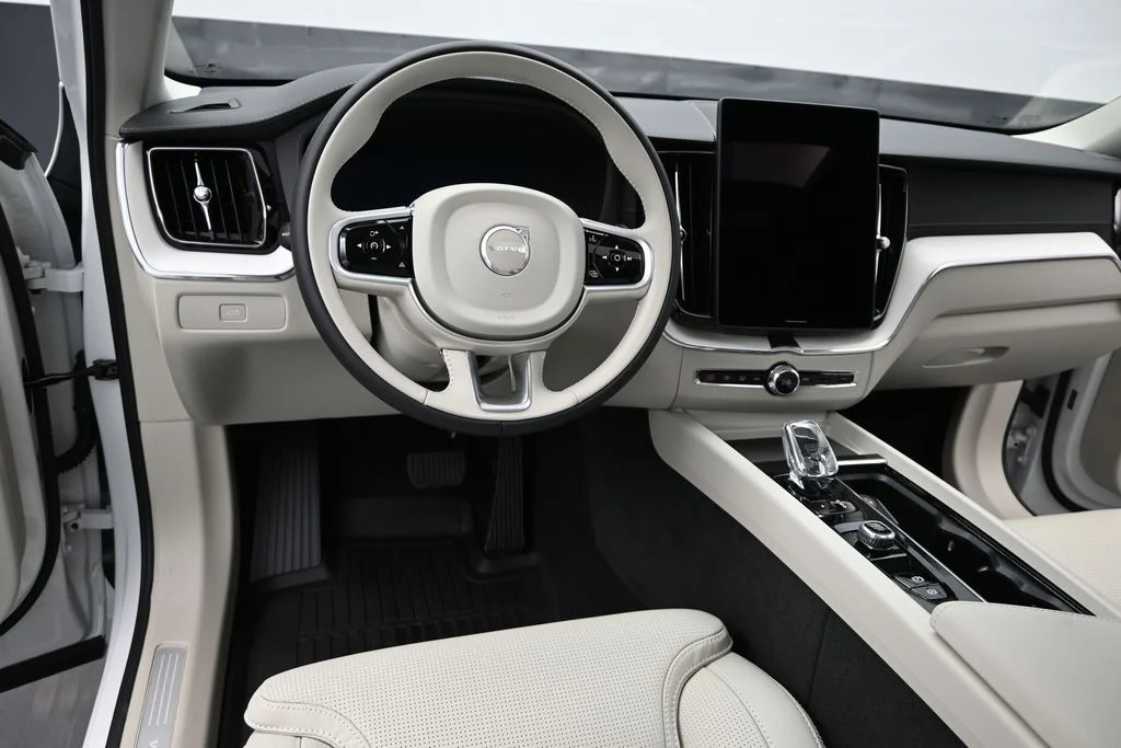 Used 2026 Crystal White Volvo Ultra image 11