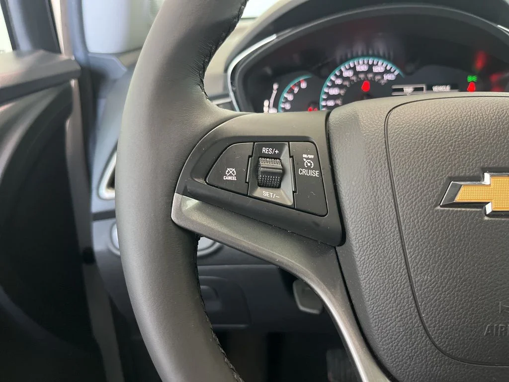 Used 2022 White Chevrolet LT image 6