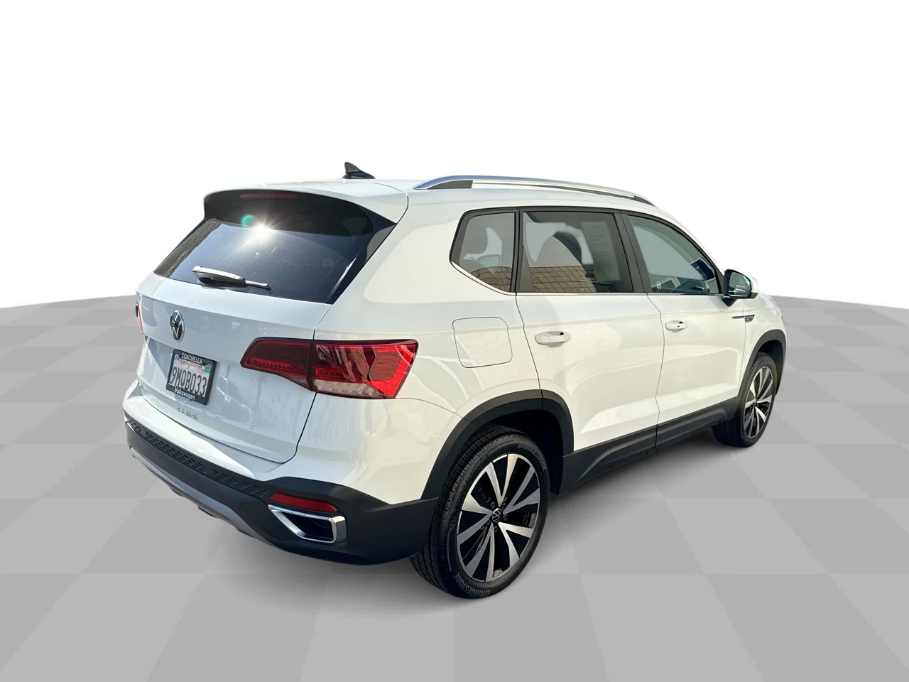 Used 2024 Pure White Volkswagen SE w/ Sunroof image 8