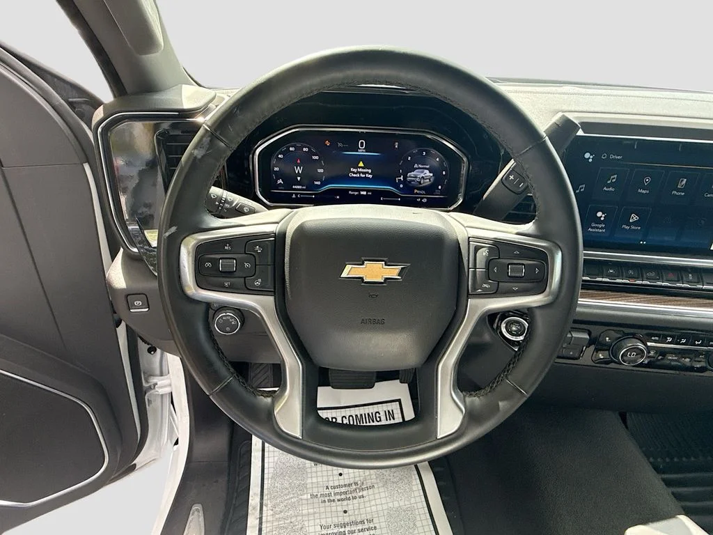 Used 2025 White Chevrolet LT image 12
