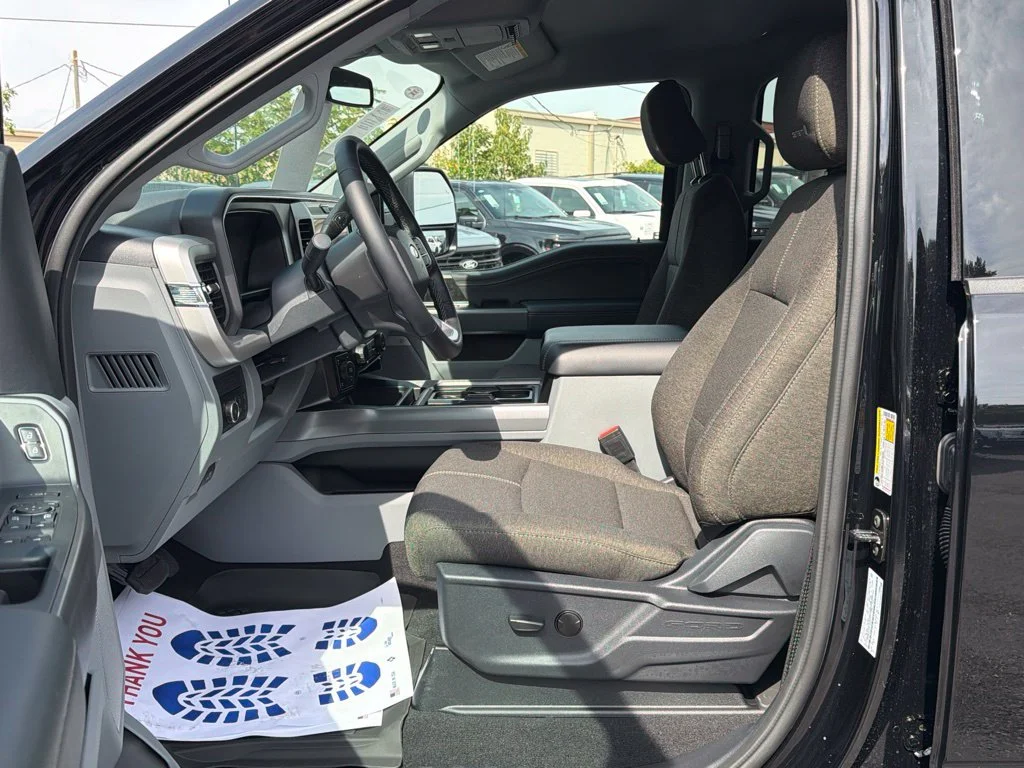 New 2027 Agate Black Metallic Ford F-250® XLT image 15