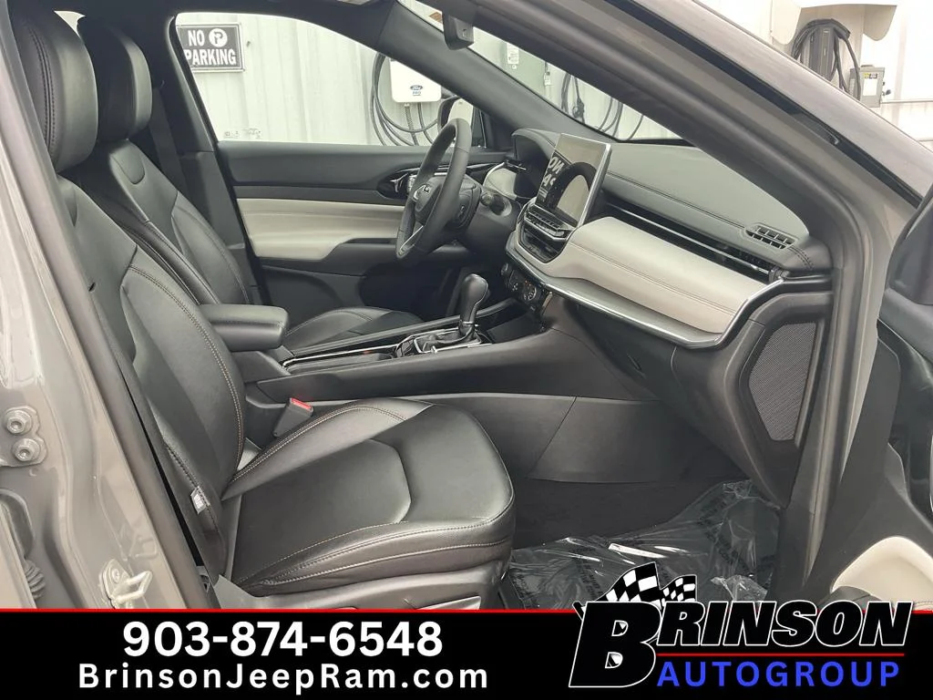 Used 2023 Grey Jeep Limited image 22