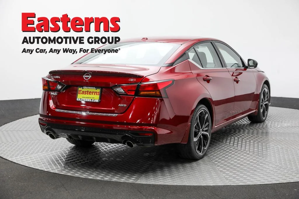 Used 2023 Red Nissan 2.5 SR image 5