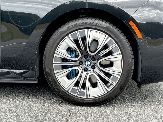 Used 2023 Black BMW xDrive60 image 10