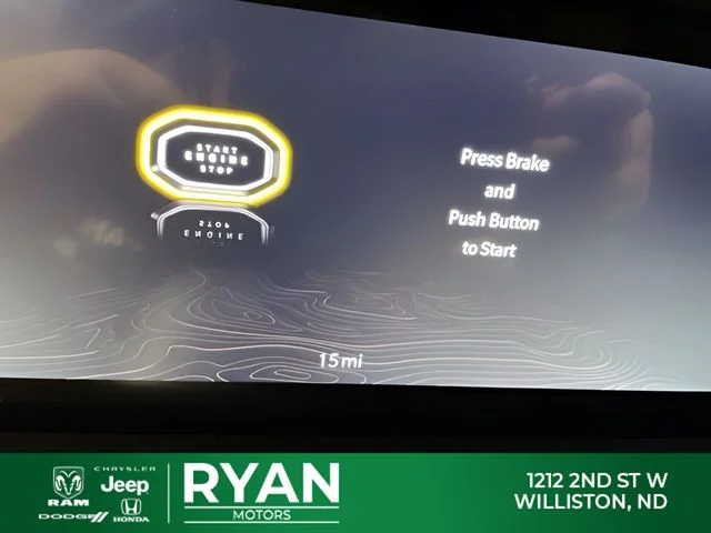 New 2026 Diamond Black Crystal Pearl-Coat Exterior Paint Jeep Laredo image 10