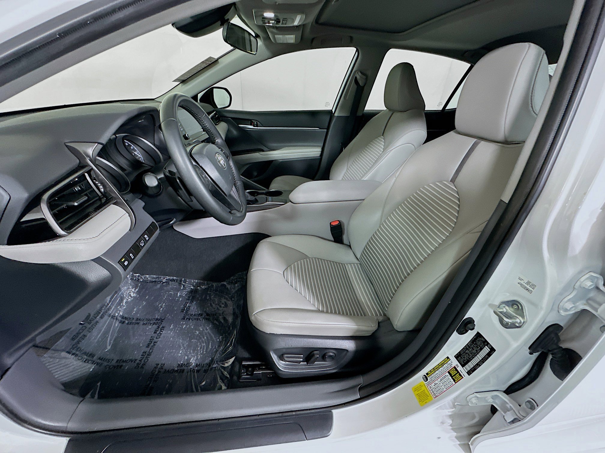 Used 2023 Ice Toyota SE image 12