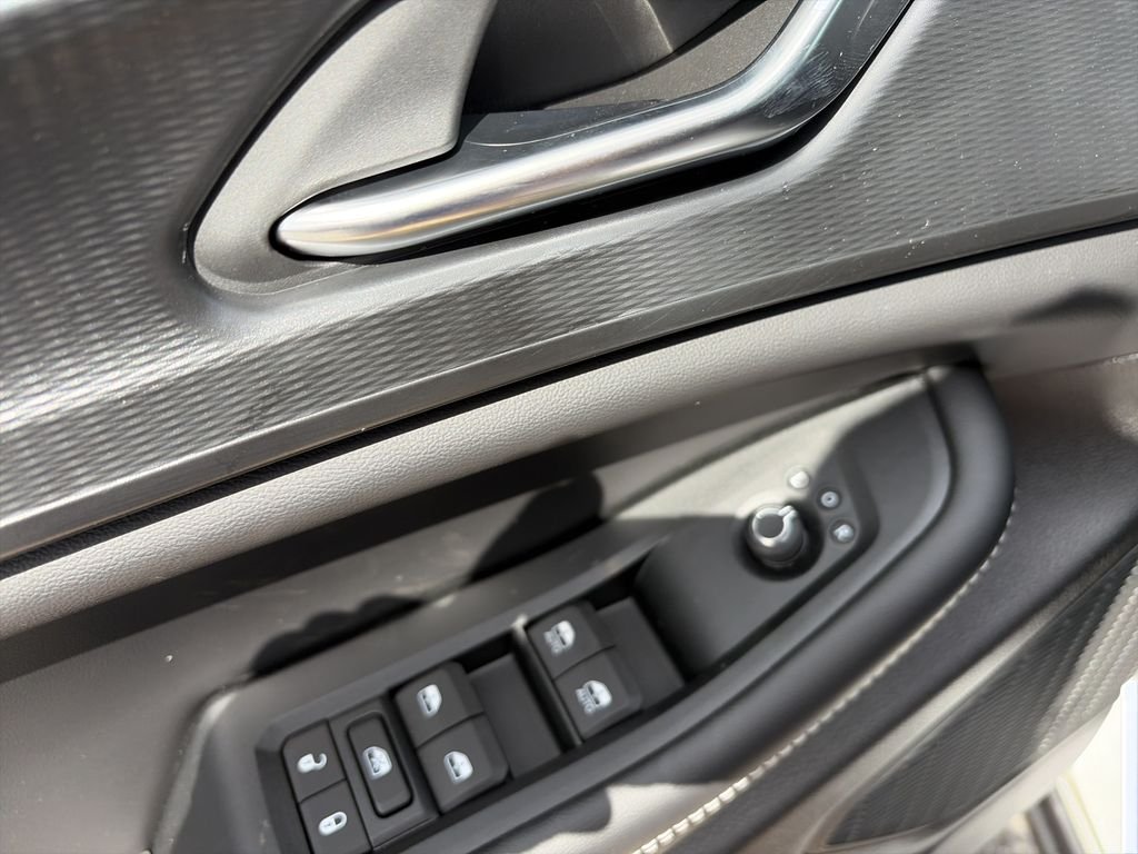 New 2026 Bright White Clear-Coat Exterior Paint Jeep Laredo X image 17