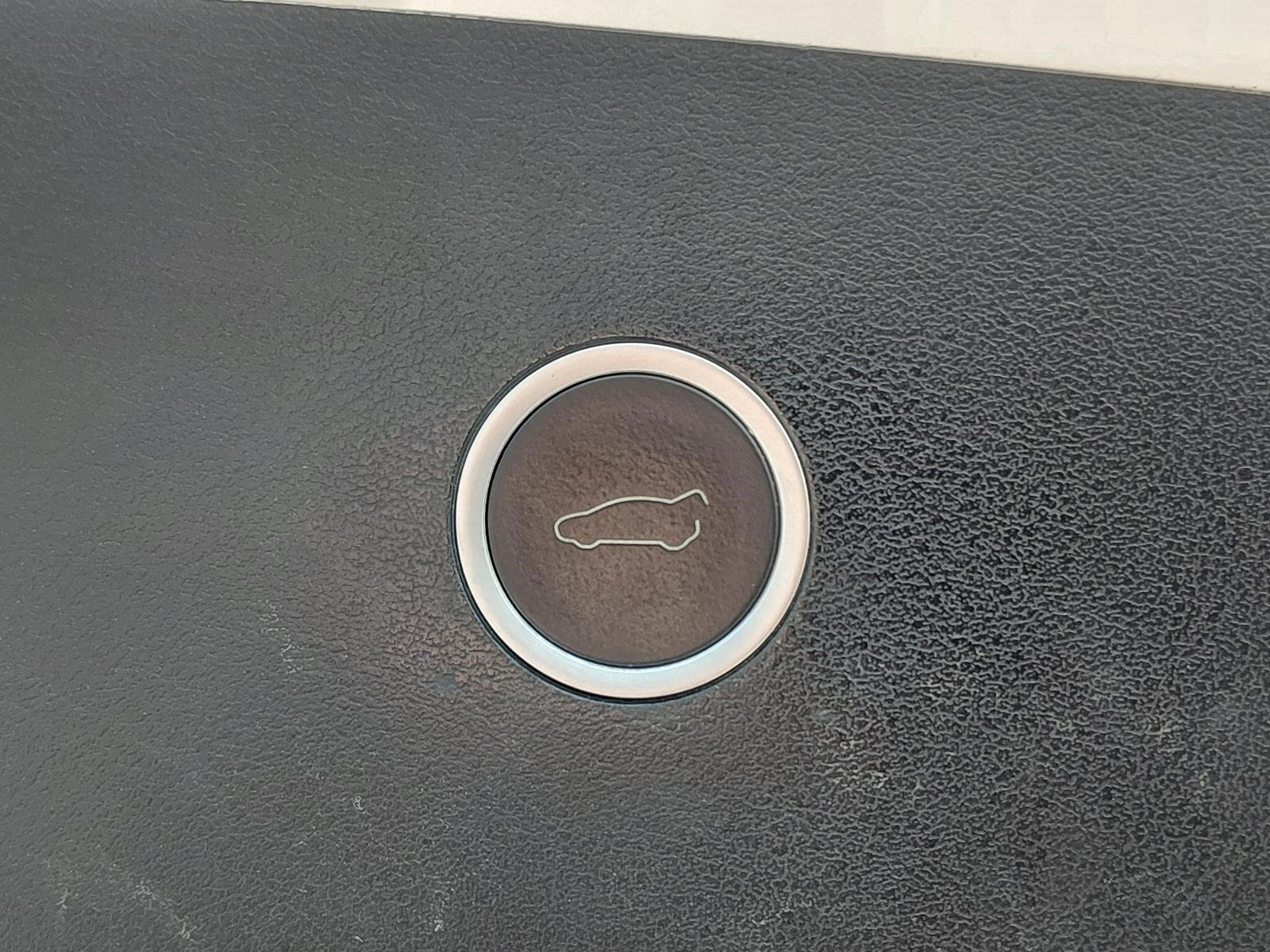Used 2017  Tesla 90D image 22