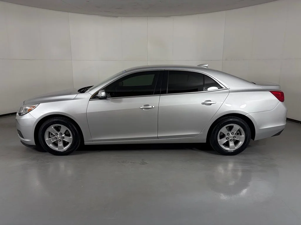 Used 2015 Silver Chevrolet LT image 6