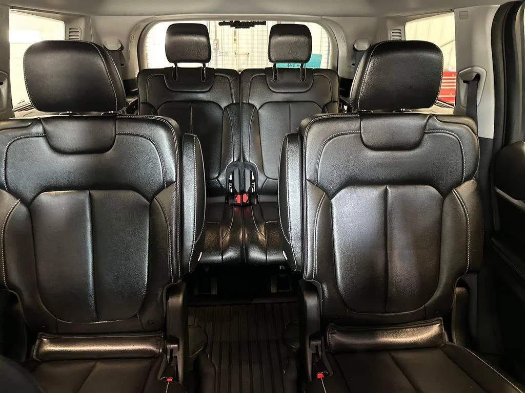 Used 2023 Diamond Black Crystal Pearlcoat Jeep Limited image 26