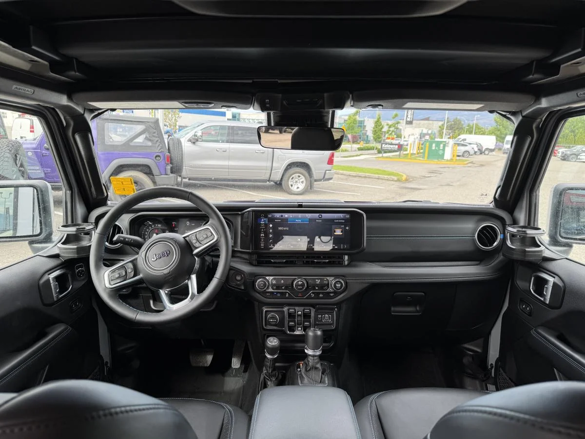 Used 2024 Silver Jeep High Altitude image 12
