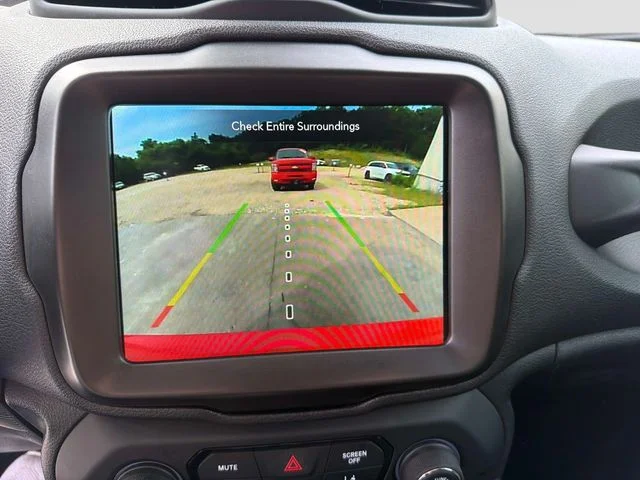 Used 2022 Red Jeep Latitude image 22