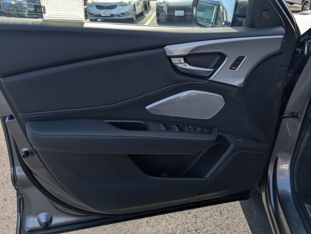 Used 2025  Acura Technology Package image 18