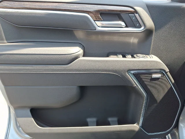 New 2026 Sterling Metallic GMC Elevation image 12