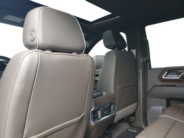 Used 2025 White Frost Tricoat GMC Denali image 25