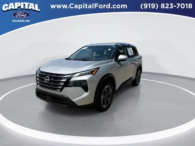 Used 2025 Silver Nissan SV image 4