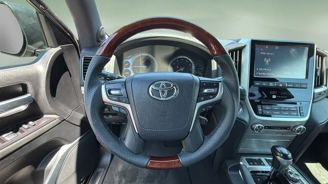 Used 2017 Black Toyota Base image 12