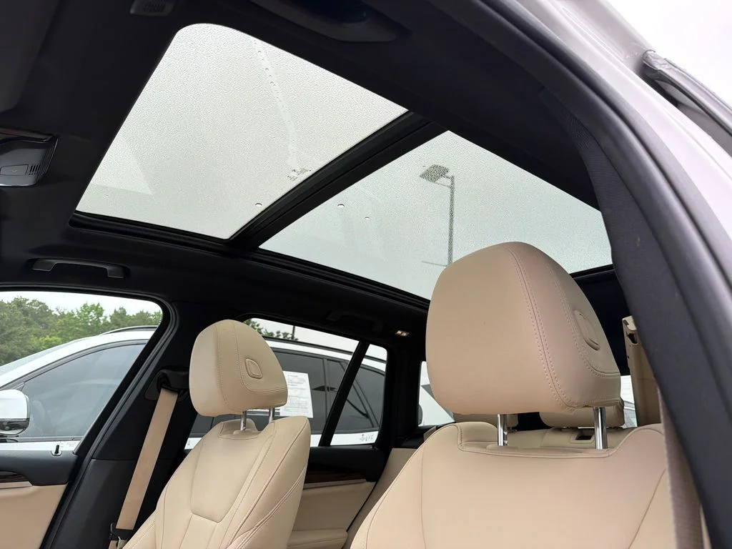 Used 2021 White BMW sDrive30i image 33