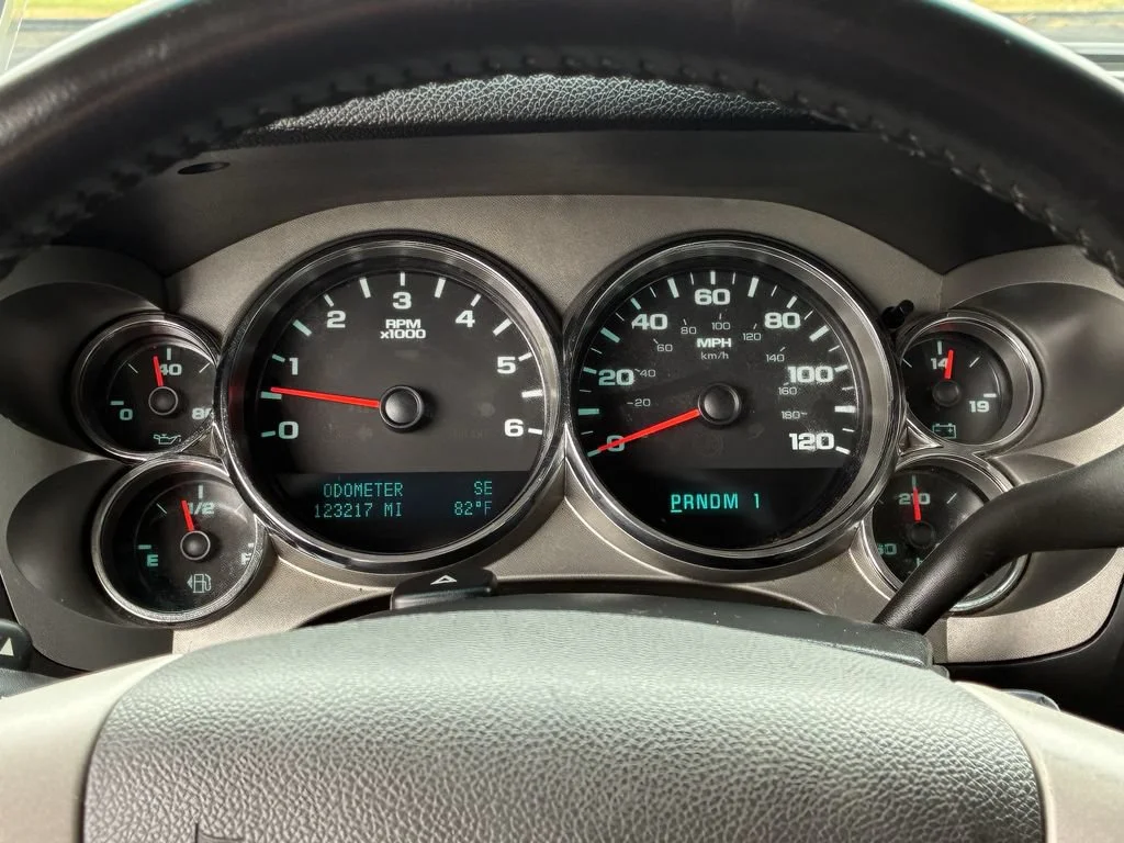 Used 2011 STEEL GREEN METALLIC Chevrolet LT image 25