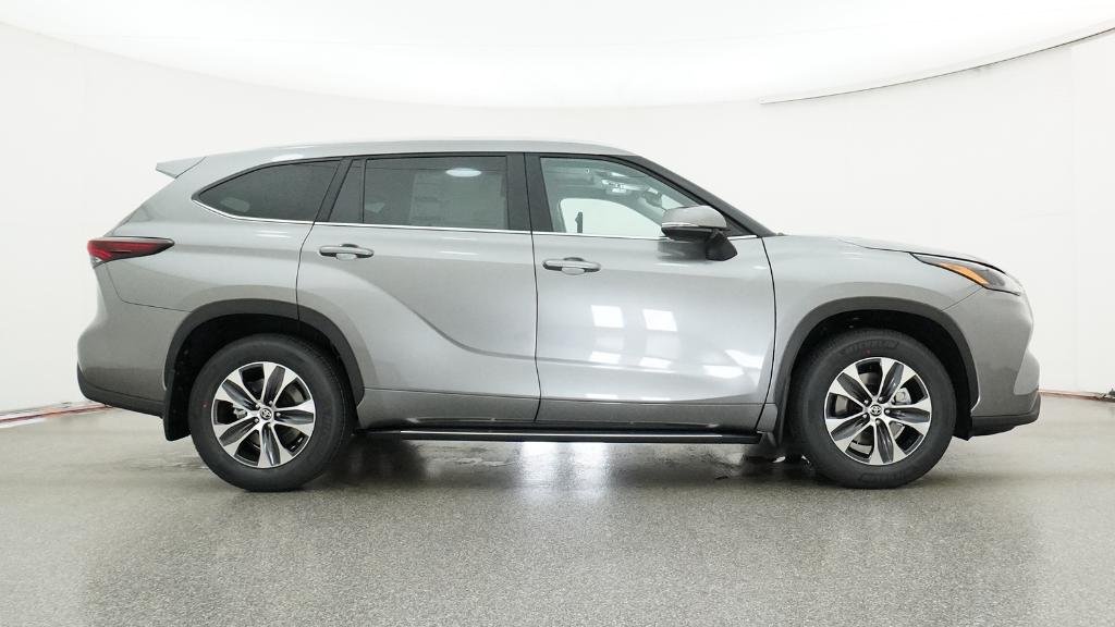 New 2026 Heavy Metal Toyota XLE image 8
