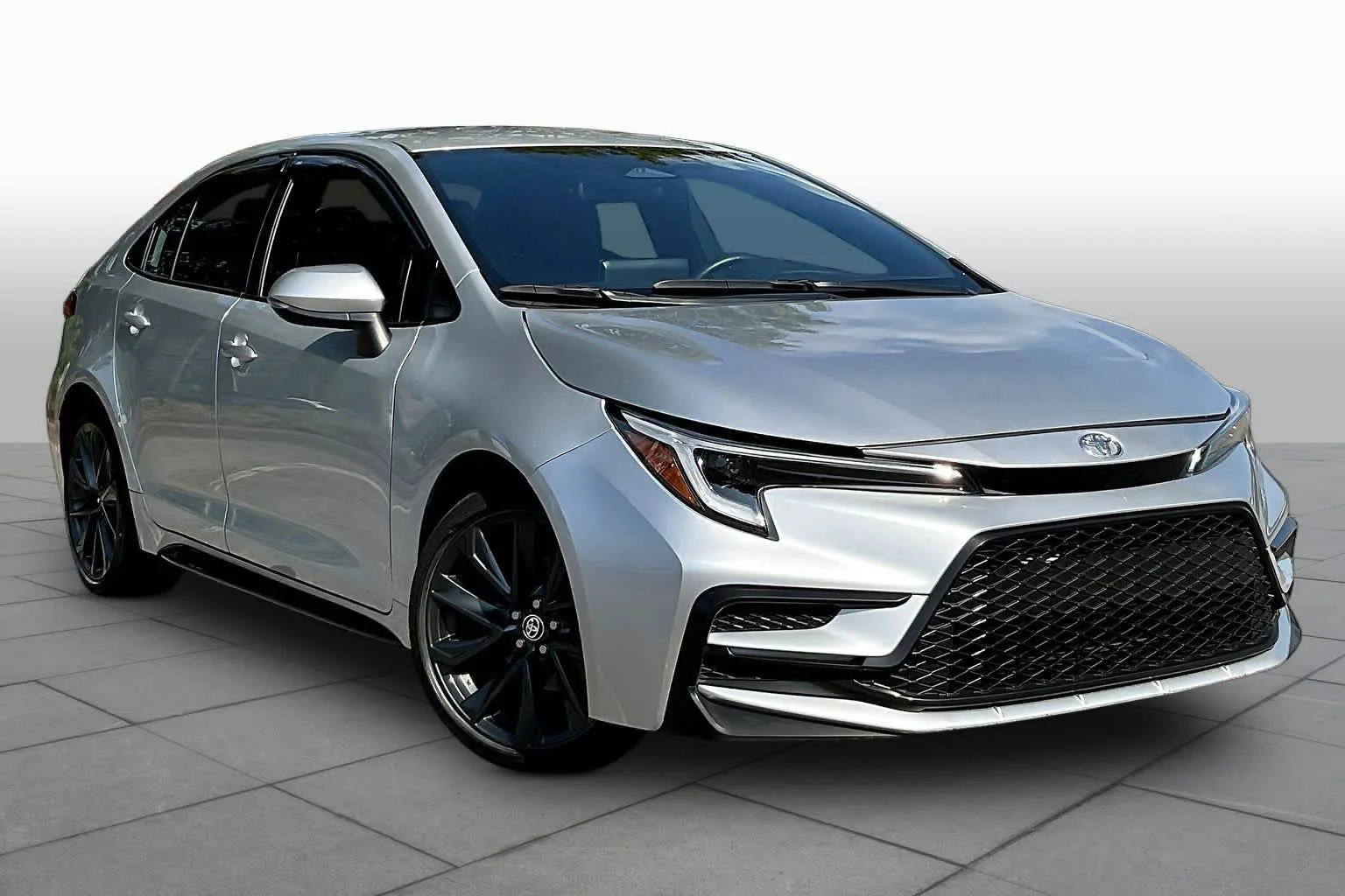 Used 2025 Classic Silver Metallic Toyota SE image 3