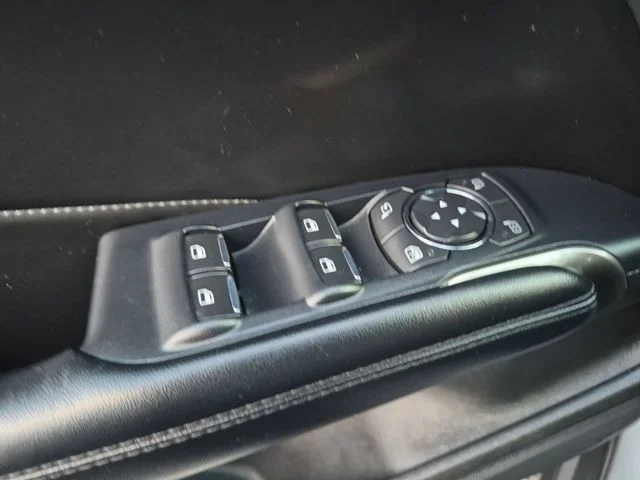 Used 2017 Silver Lincoln Reserve image 13