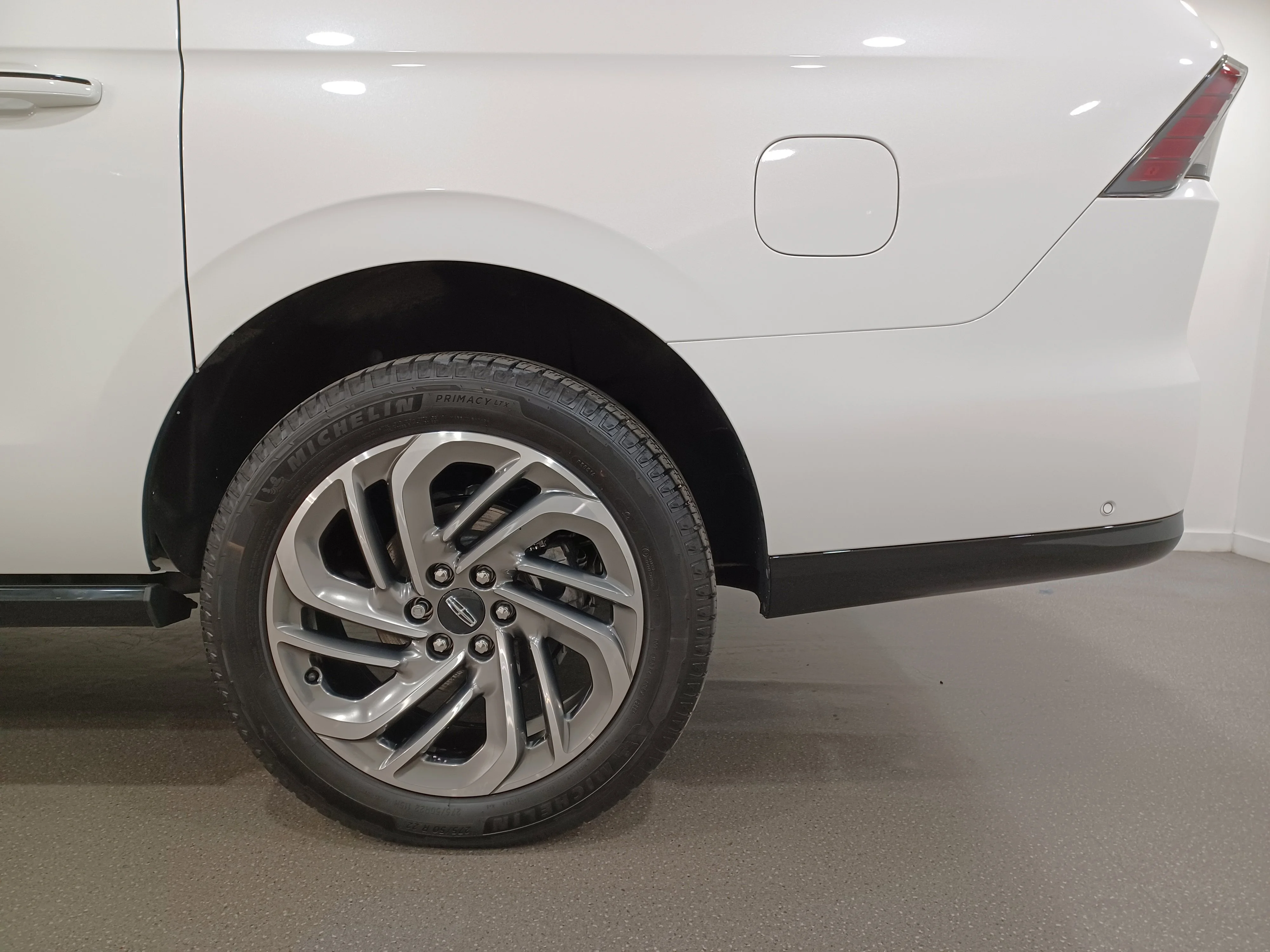 Certified Used 2025 Pristine White Metallic Tri-Coat Lincoln Reserve* NO LUX TAX!! | 7 Pass | Adaptive Cruise | Nav | 360 Cam | Cooled Massage Seats | Pano Roof image 23