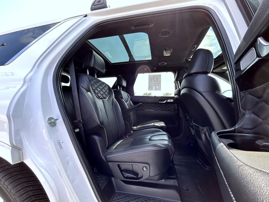 Used 2021 White Hyundai Calligraphy image 19