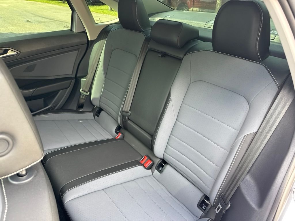 Used 2025 Silver Volkswagen 1.5T SE image 11