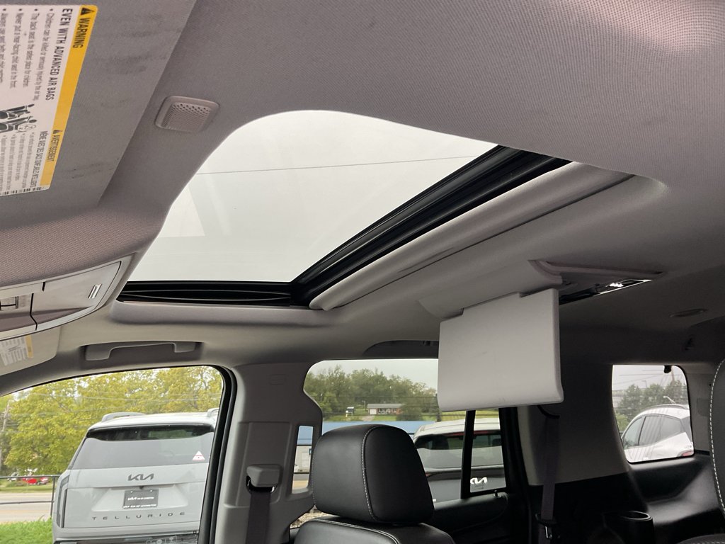 Used 2016 Black Chevrolet LTZ image 20