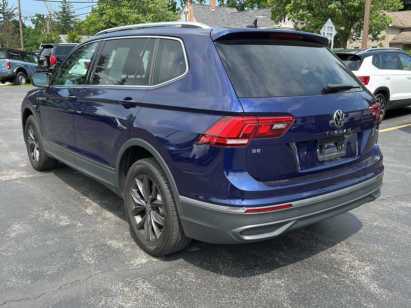 Used 2022 Atlantic Blue Metallic Volkswagen SE image 5