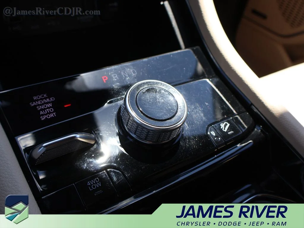 Used 2022 Silver Jeep 4xe image 39