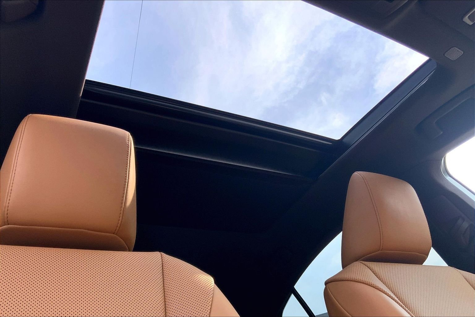 Used 2021 Green Lexus 350 image 13