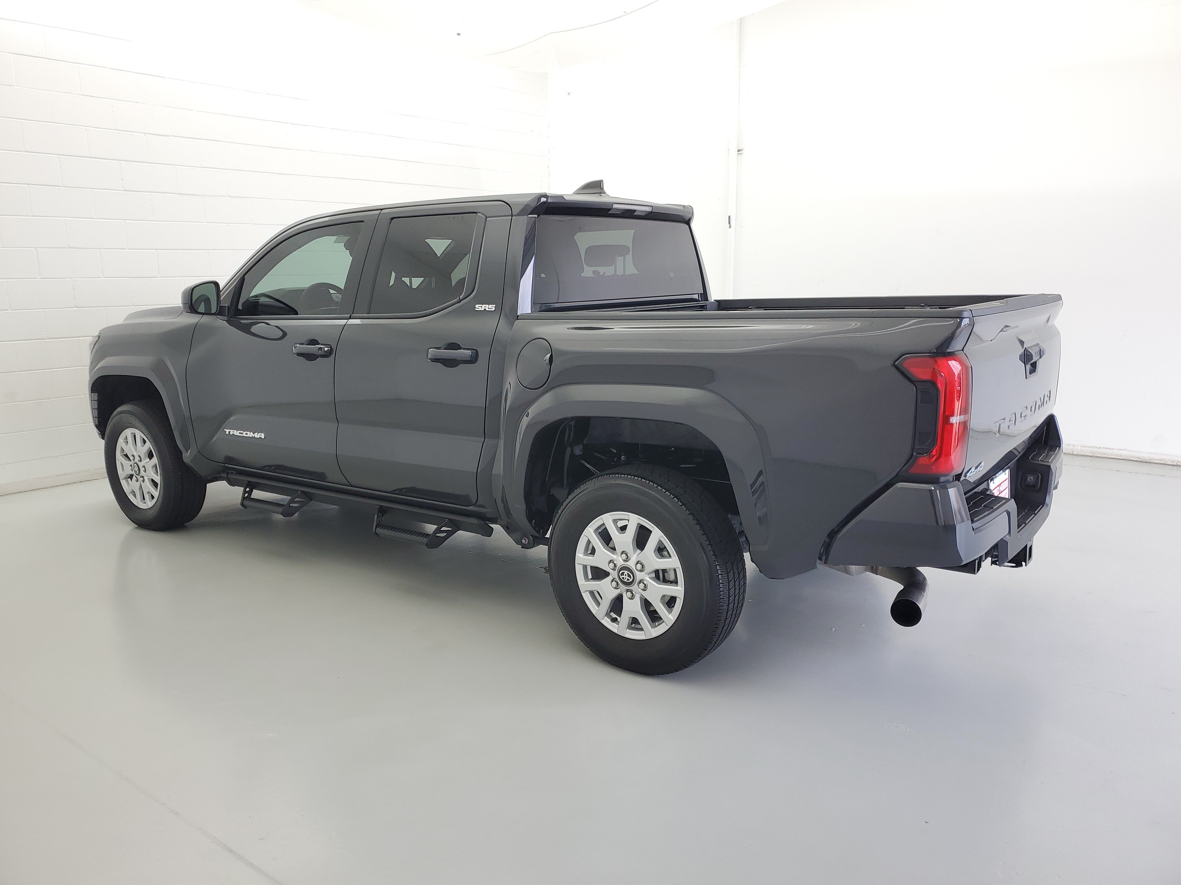 Used 2025 Underground Toyota SR5 image 7