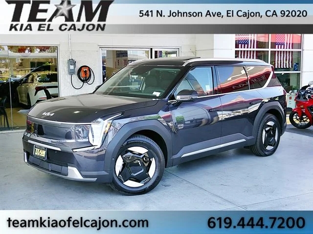 New 2026 Gray Kia Wind image 1