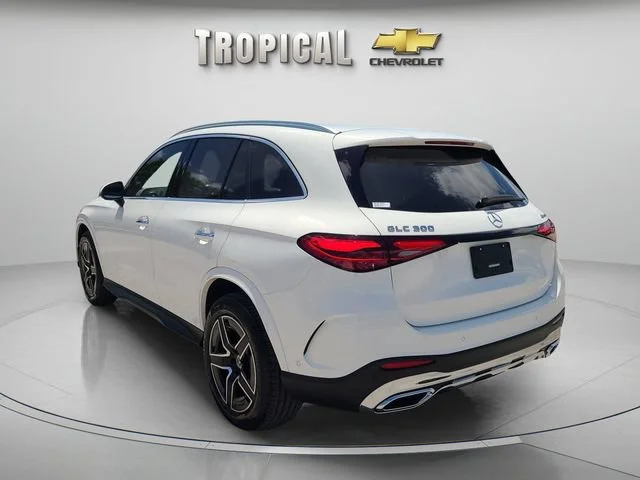 Used 2025 White Mercedes-Benz GLC 300 image 2