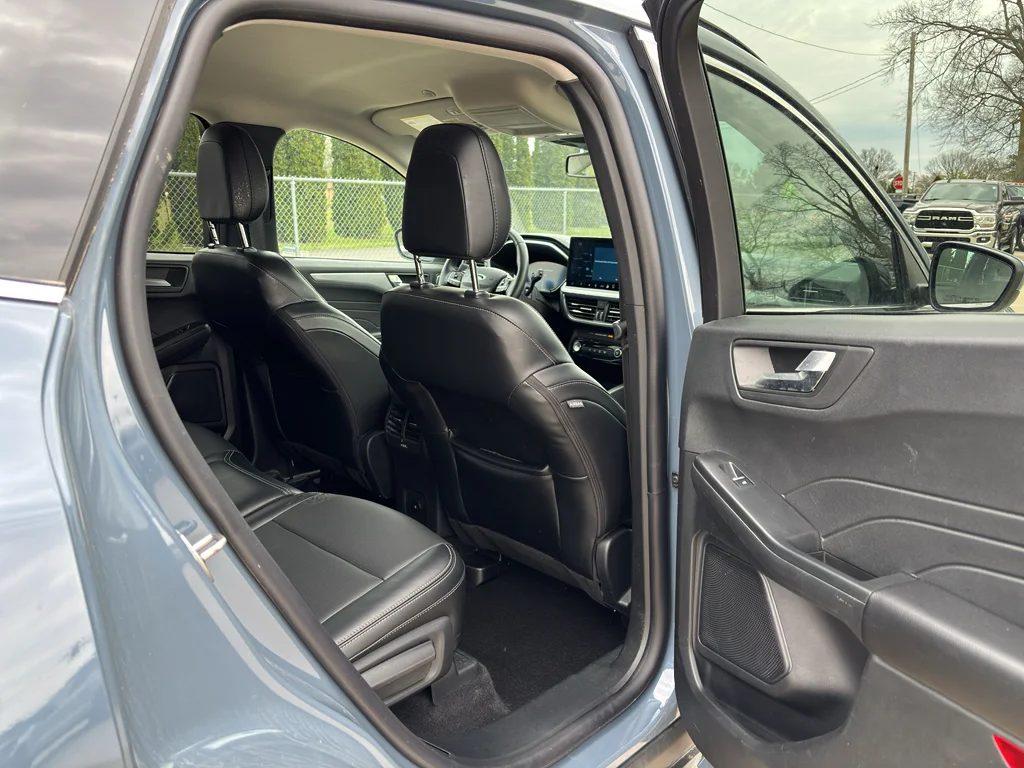 Used 2025 Vapor Blue Metallic Ford Platinum image 12