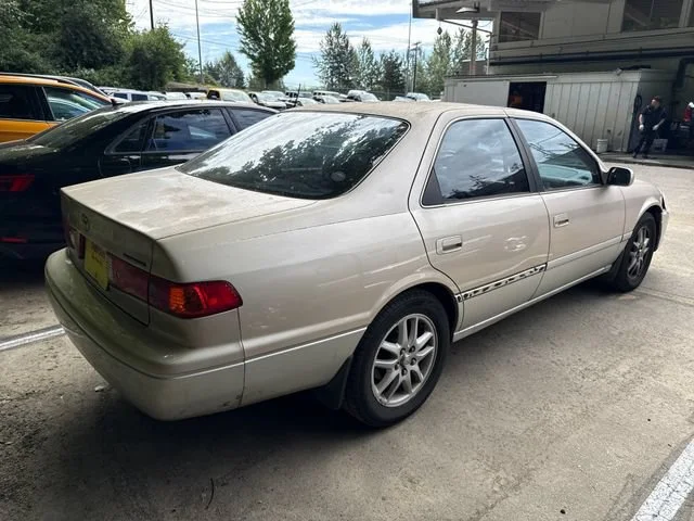 Used 2001  Toyota LE image 6