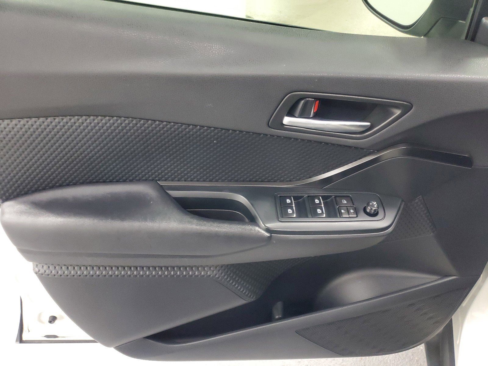 Used 2018 Blizzard Pearl Toyota XLE image 19
