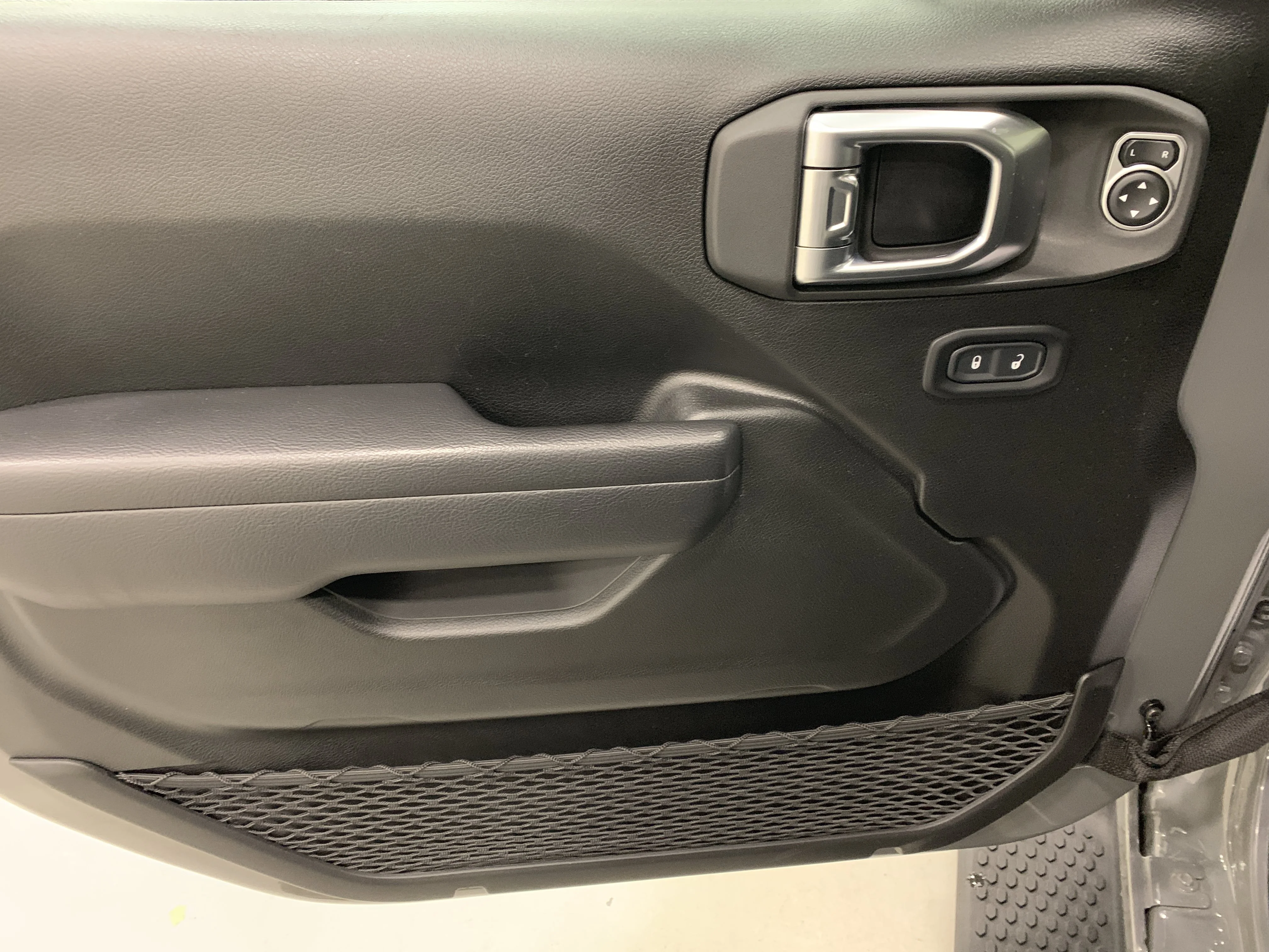 Certified Used 2023 STING GREY Jeep Sport Altitude image 14