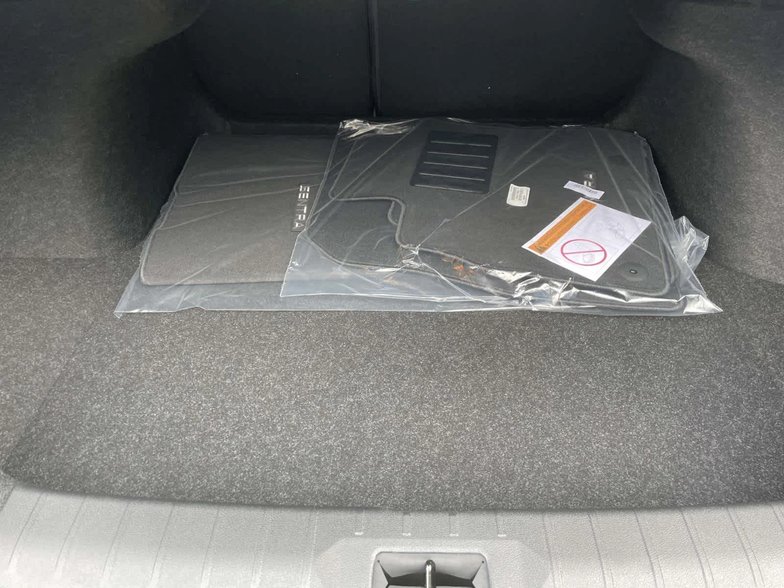 New 2026 Aspen White Tricoat/Super Black Nissan SR image 17