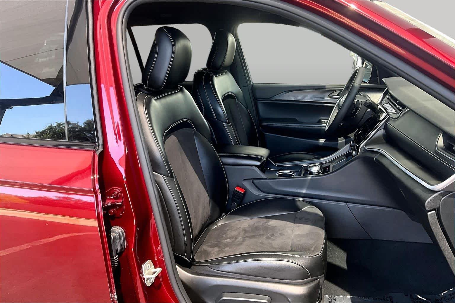 Used 2024 Velvet Red Pearlcoat Jeep Altitude image 9