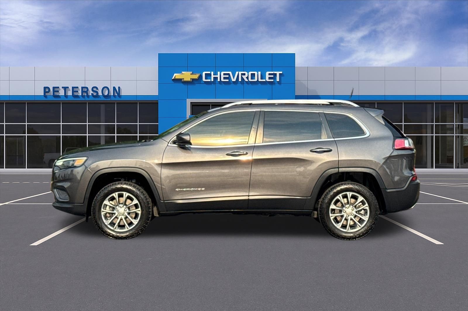 Used 2019 Gray Jeep Latitude Plus image 7