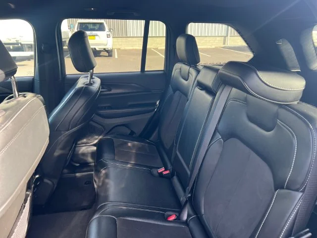 Used 2023 Diamond Black Jeep Altitude X image 17