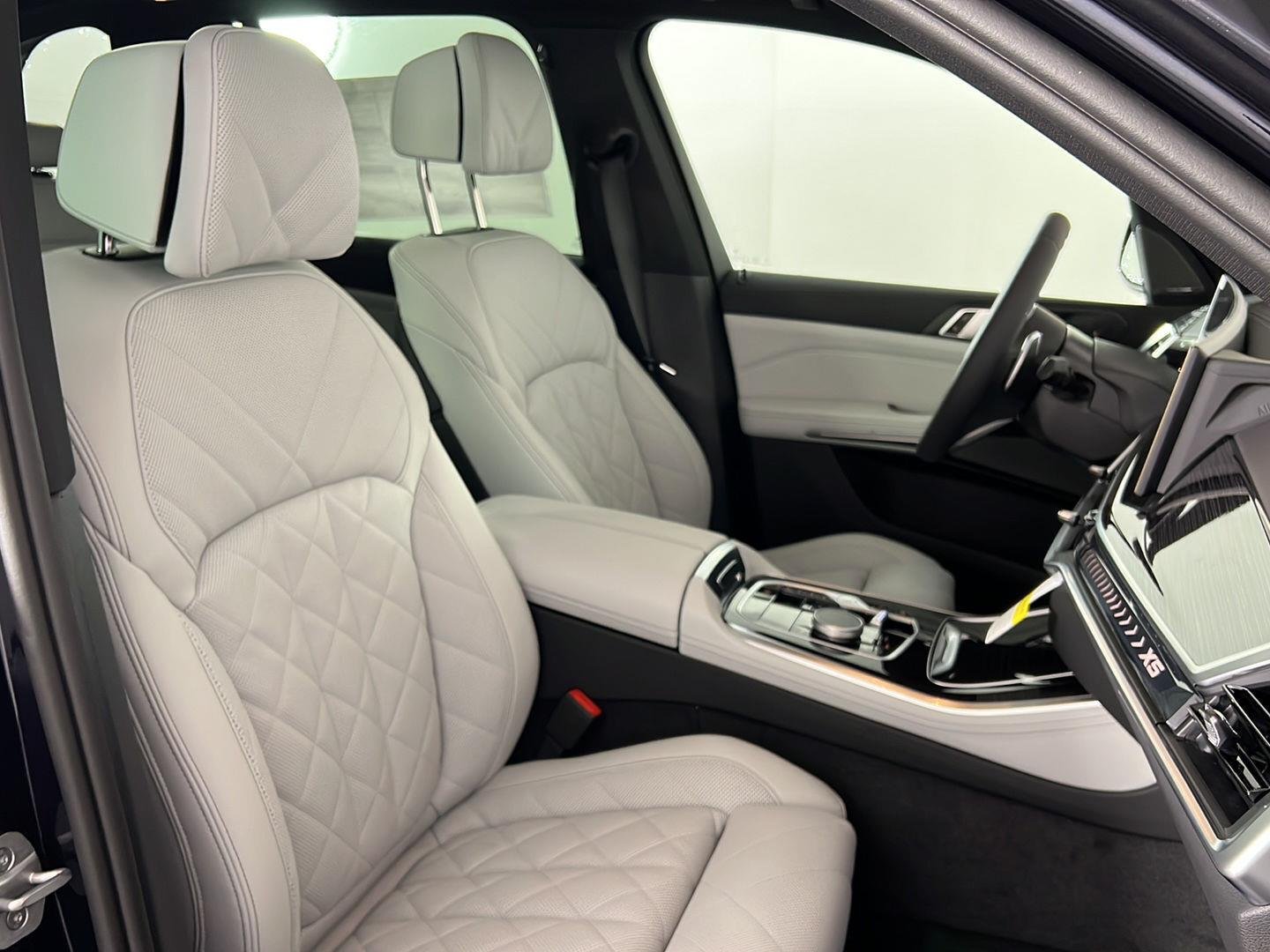 New 2026 Carbon Black Metallic BMW xDrive40i image 13