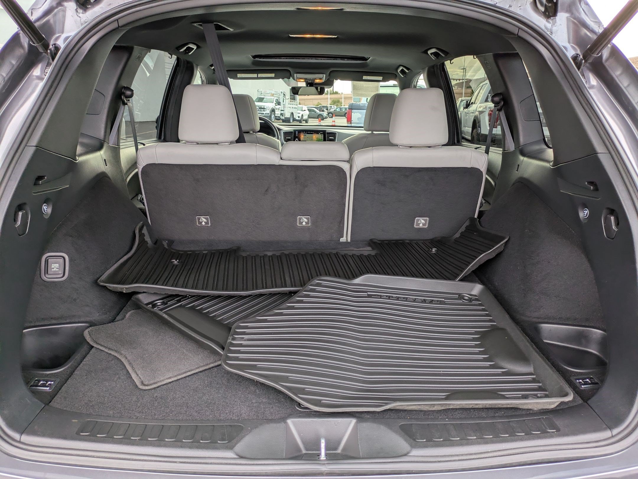 Used 2021 Lunar Silver Metallic Honda Touring image 30