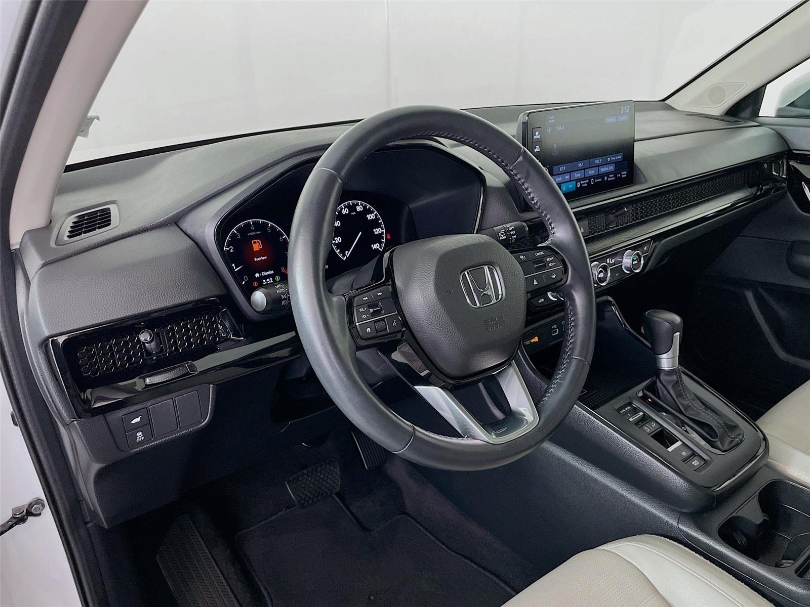 Used 2025 Platinum White Pearl Honda EX-L image 13