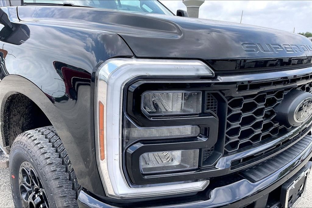 New 2026 Ford Super Duty F-250 Lariat 4D Crew Cab
