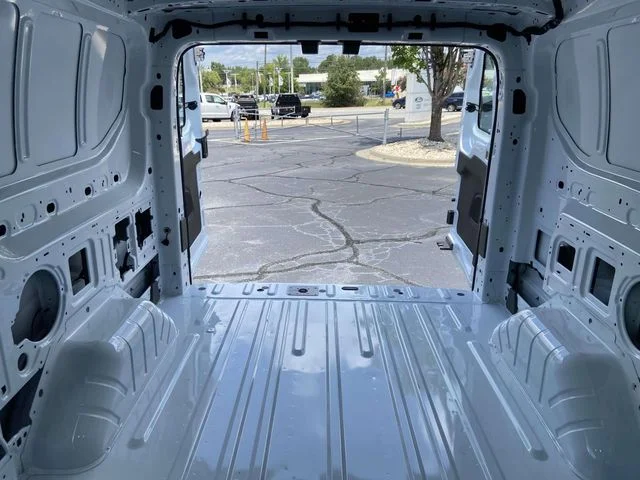 New 2025 Oxford White Ford AWD image 15