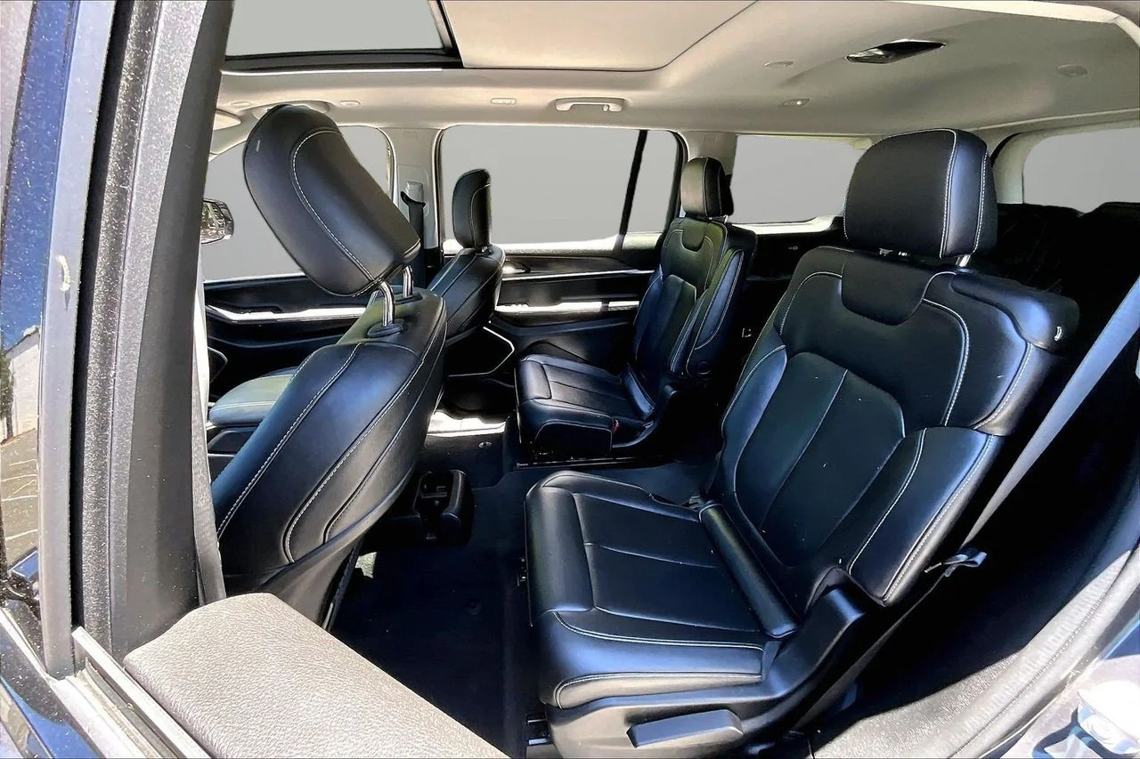 Used 2022 Gray Jeep Limited image 22